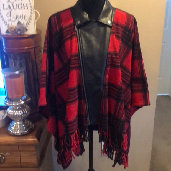 Rock&Republic Red and Black Plaid Cape - Picture 1 of 11
